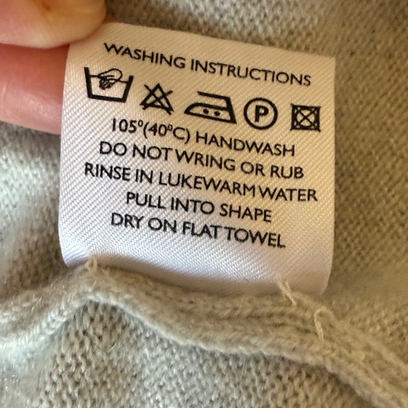 Johnstons of Elgin 100% Cashmere Grey Open Front Cardigan. - Picture 9 of 12